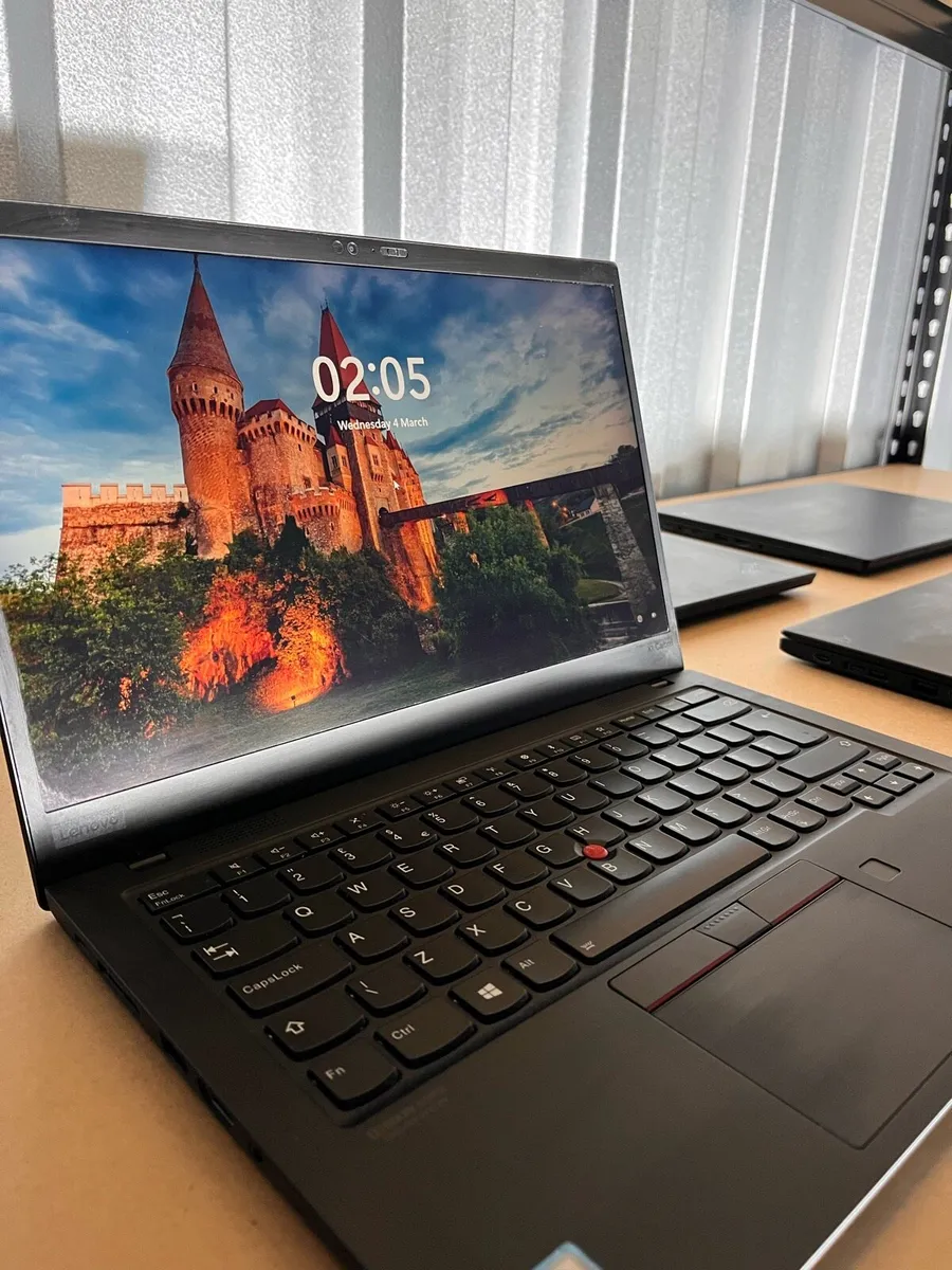 Lenovo ThinkPad X1 Carbon - 16GB RAM - Image 1