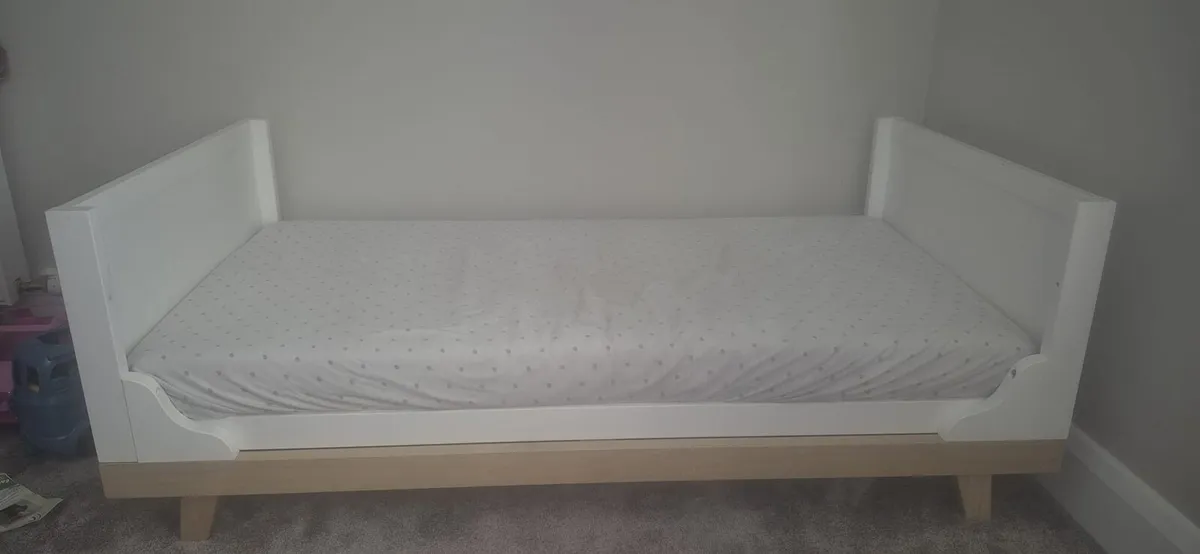 Beds - Image 2