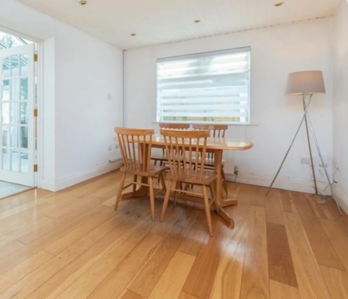 Oak Dining Table and 4 Chairs. One chair broken - Image 1