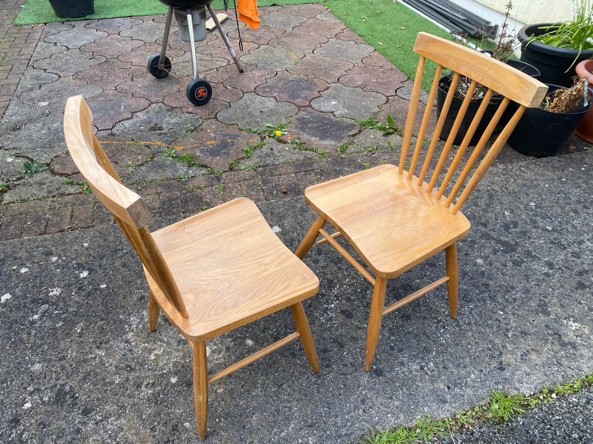 Oak Dining Table and 4 Chairs. One chair broken - Image 2