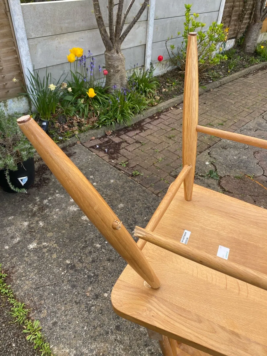 Oak Dining Table and 4 Chairs. One chair broken - Image 4
