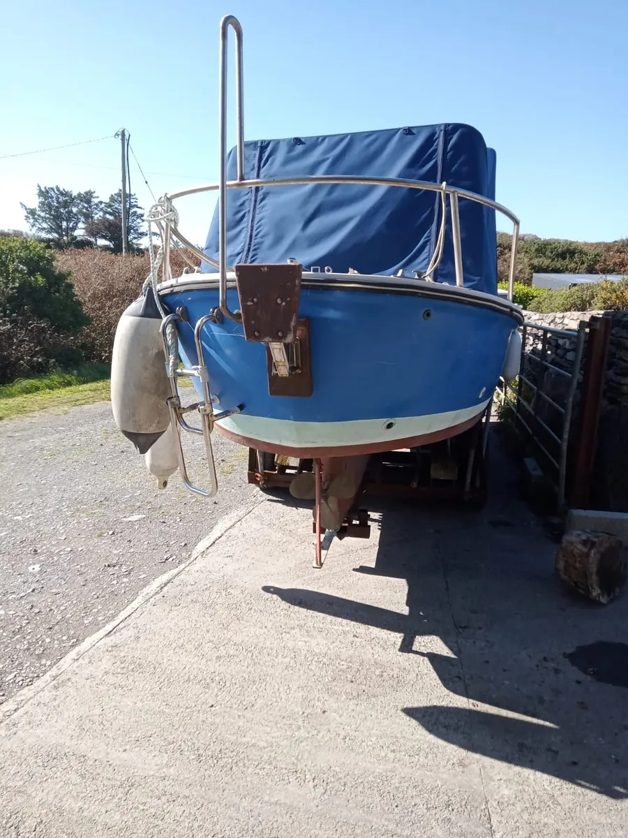 21 Foot Cabin Cruiser - Image 3