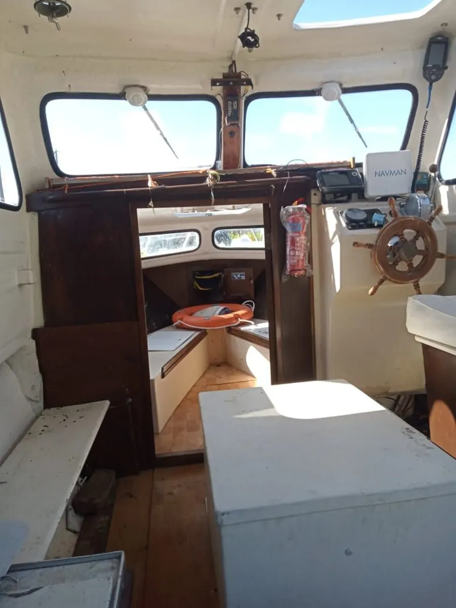 21 Foot Cabin Cruiser - Image 2