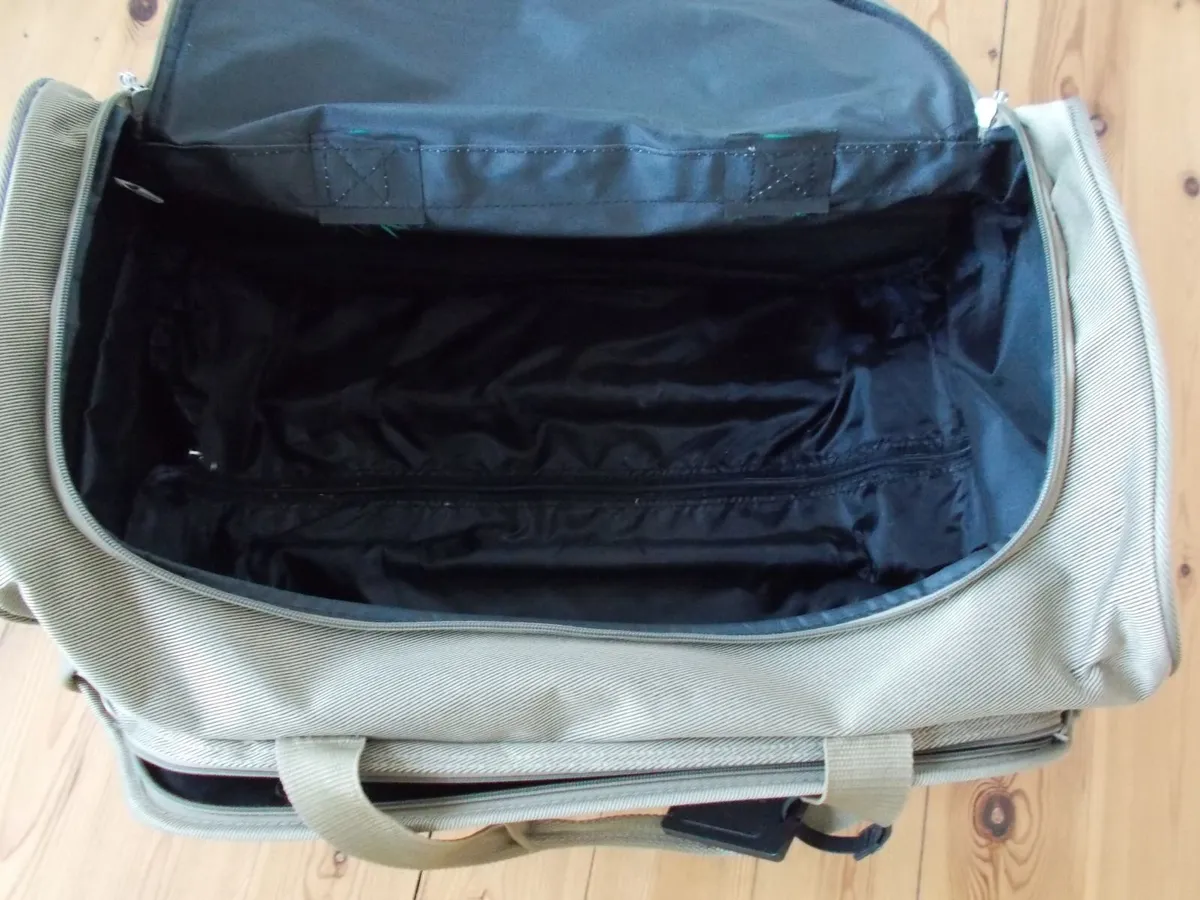 Travelog two wheeled Luggage Suitcase *NEW* - Image 2
