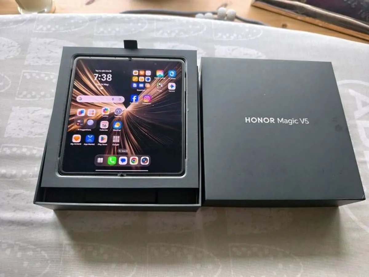 Trade-ins / Swaps. Honor Magic V5 16/512gb brand new ( 1 week used ) Dawn Gold, - Image 2