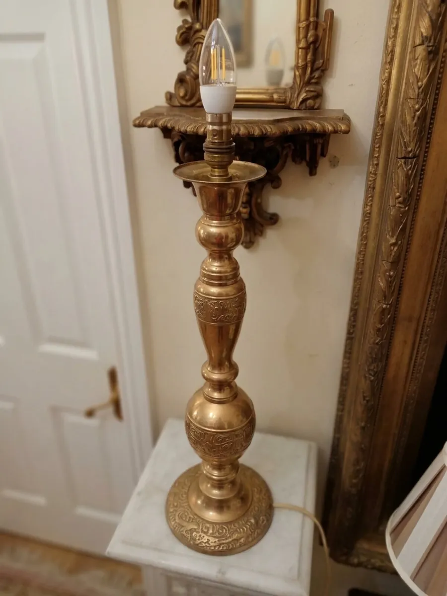 Large vintage brass lamp POSTAGE AVAILABLE - Image 2