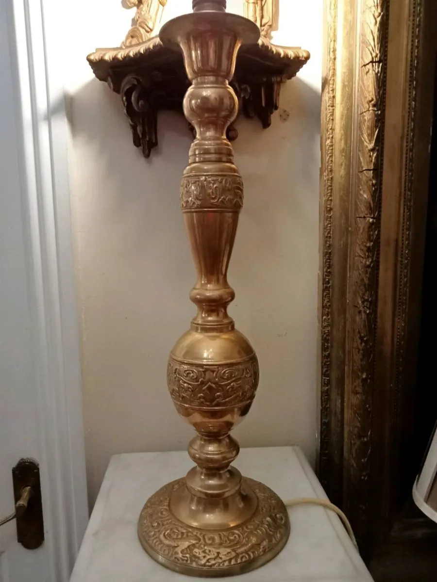Large vintage brass lamp POSTAGE AVAILABLE - Image 4