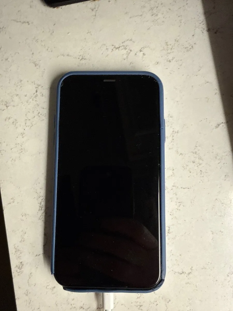 iPhone XR 256GB (good condition) - Image 1