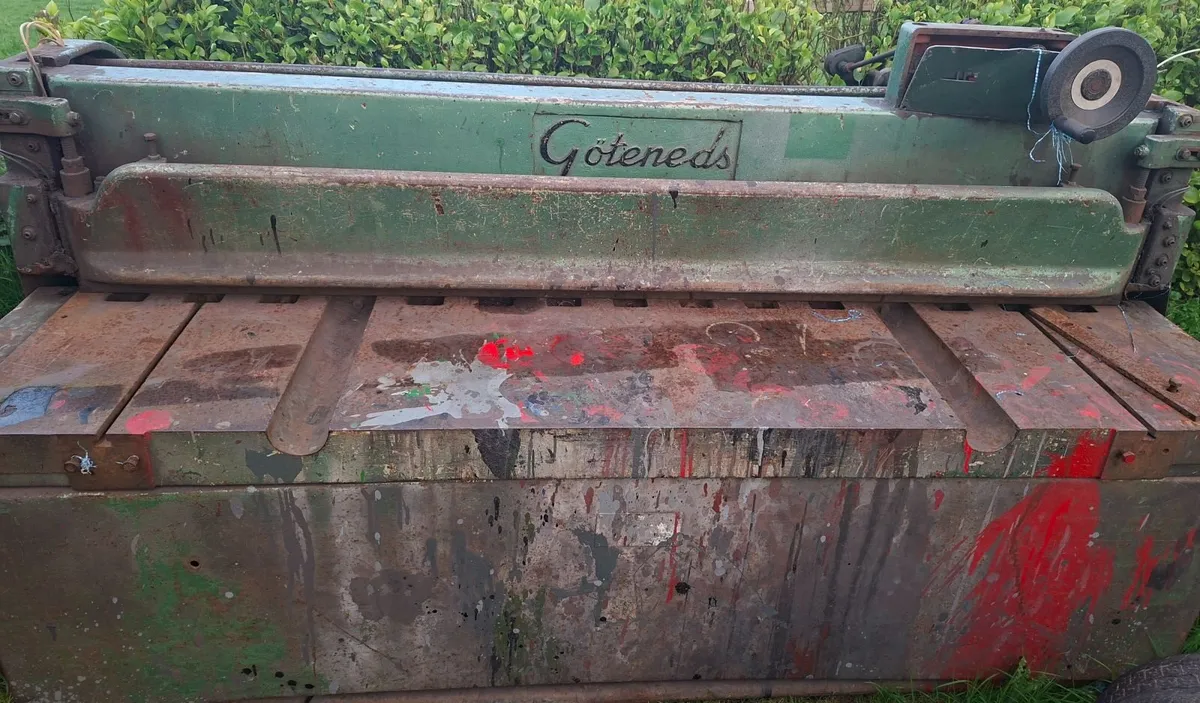 2m guillotine - Image 1