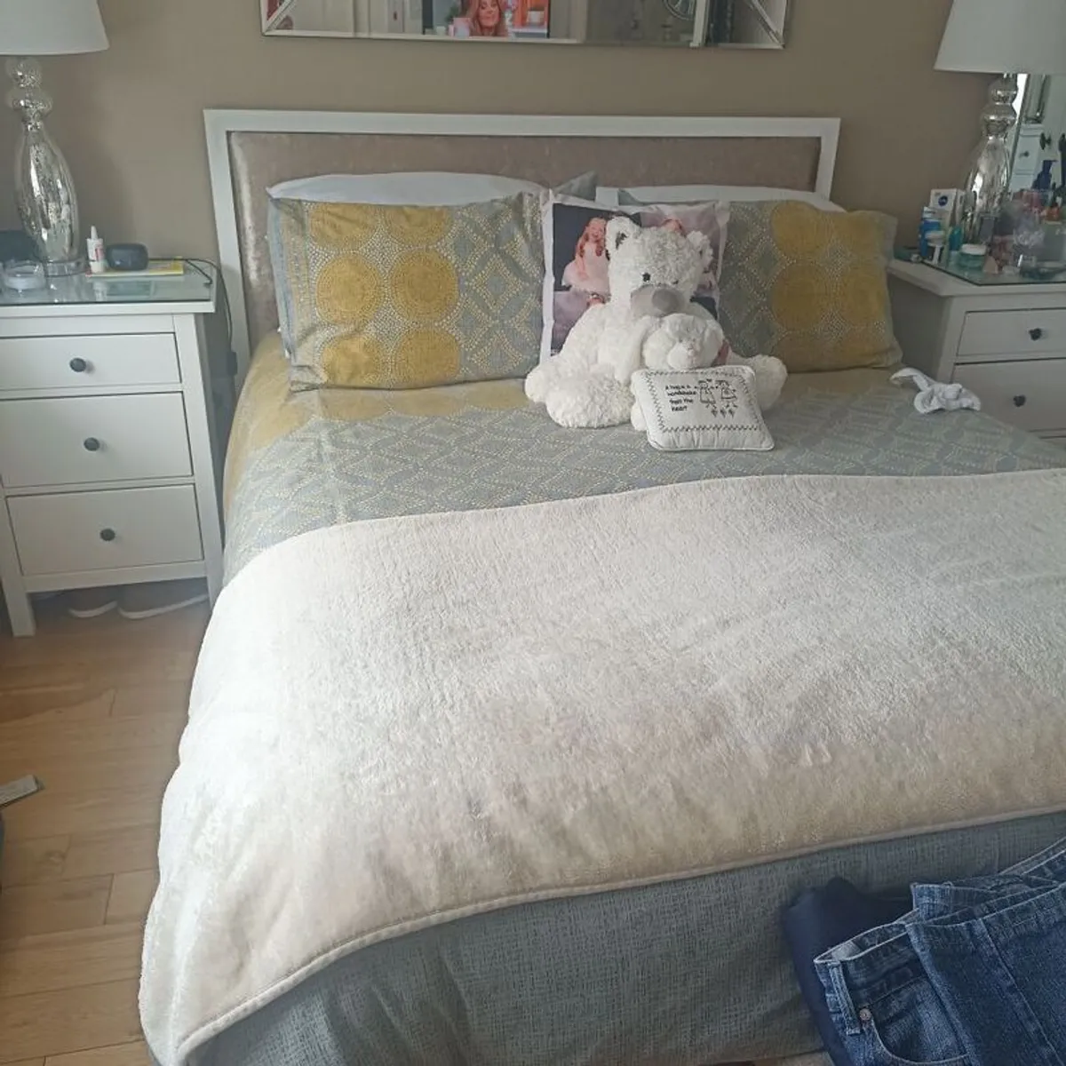King size bed - Image 1