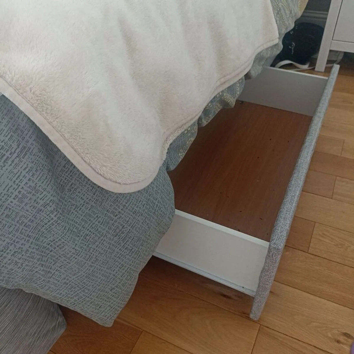King size bed - Image 2