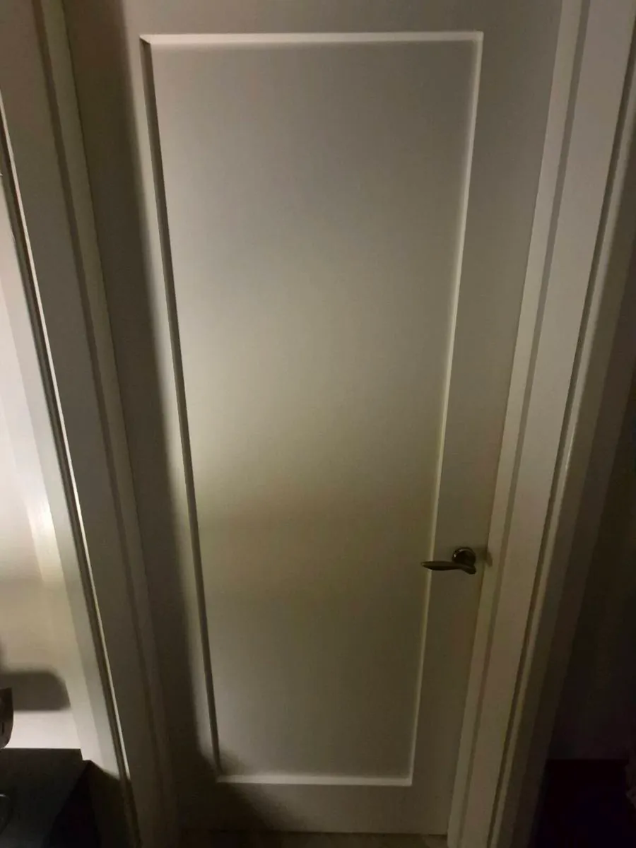 Wooden door with ironmongery - Image 3