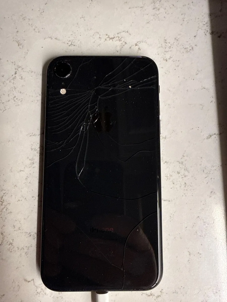 iPhone XR 256GB (good condition) - Image 3