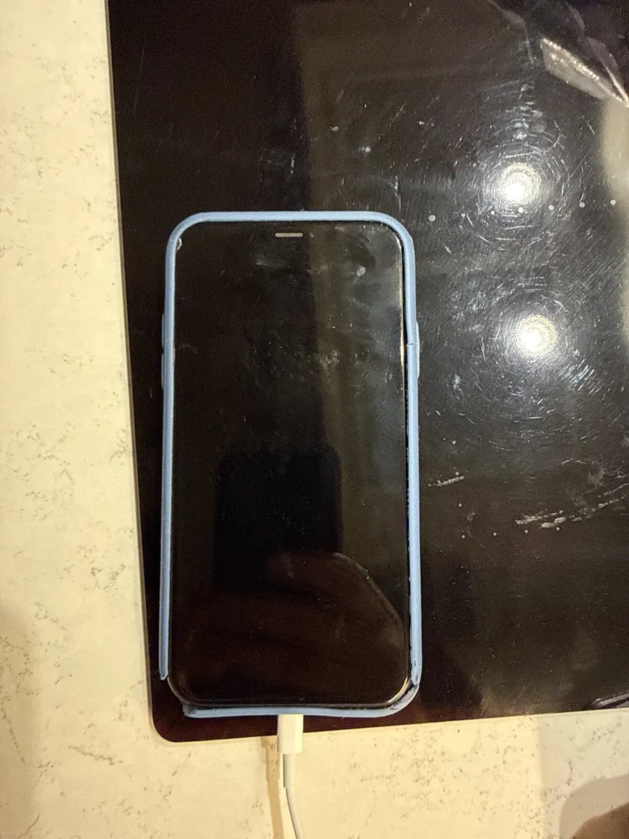 iPhone XR 256GB (good condition) - Image 4