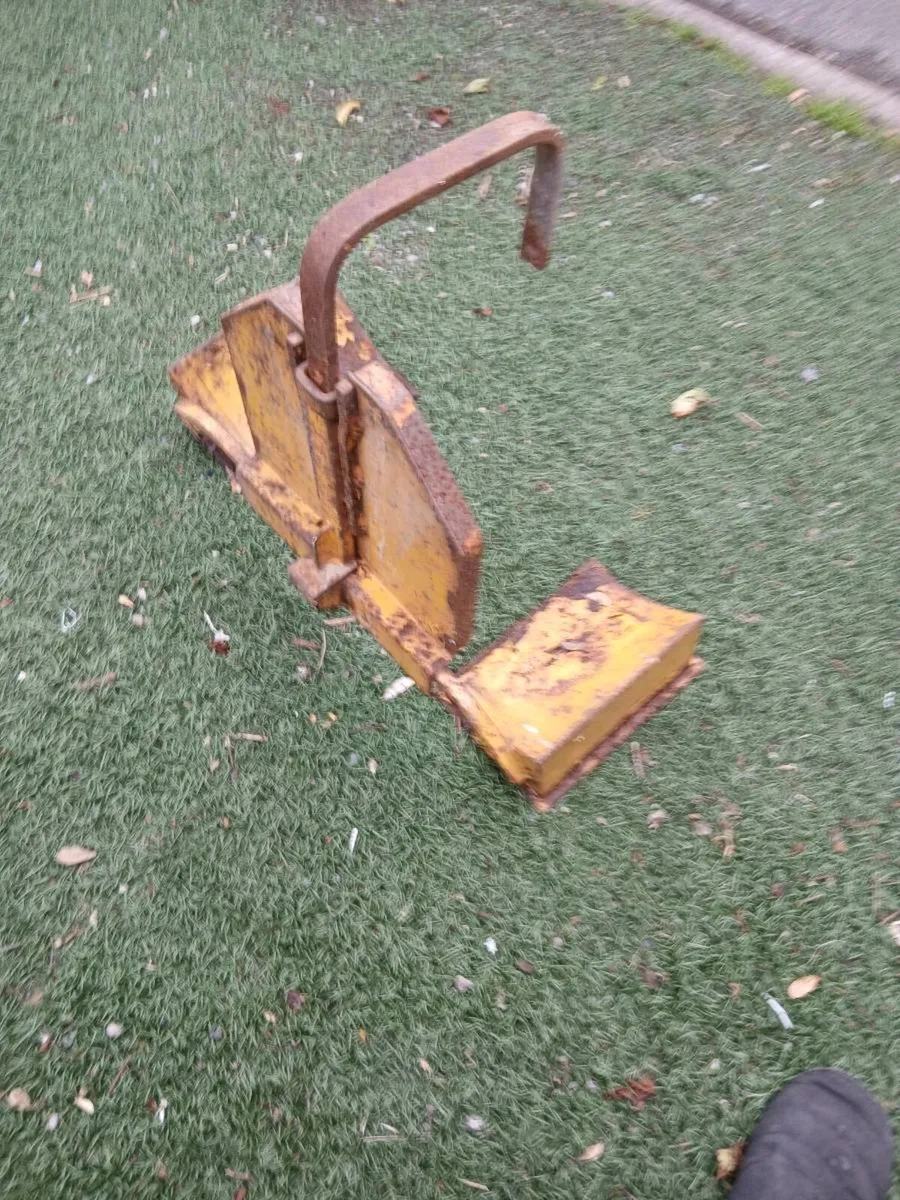 Trailer wheel clamp - Image 1