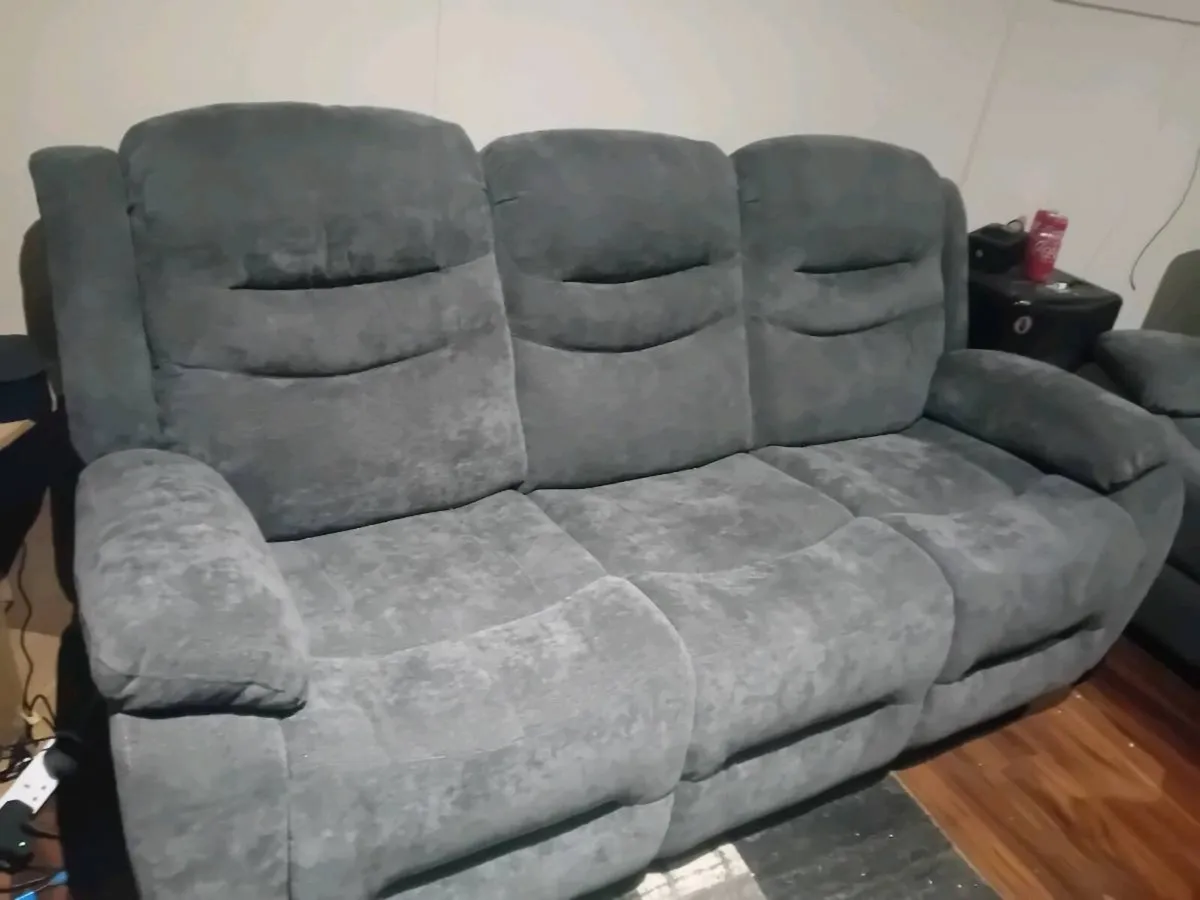 bran new 3 seater recliner - Image 2