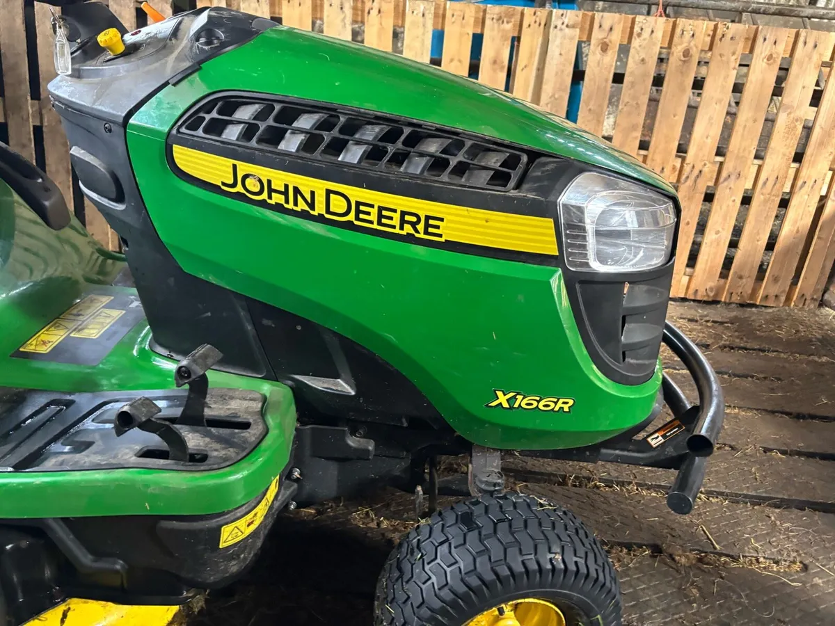 Ride on lawnmower - Image 1