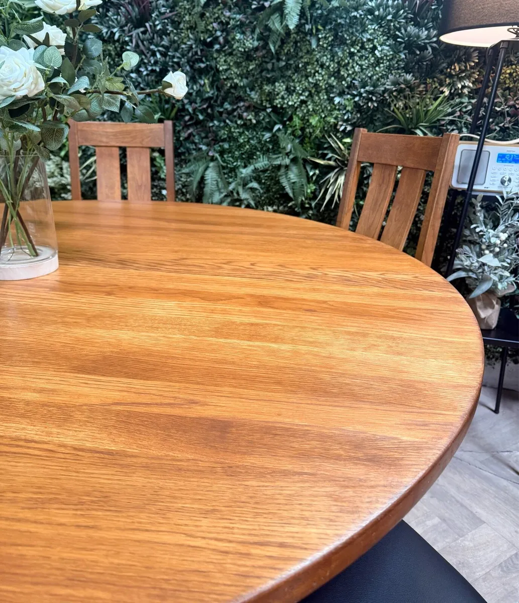 Solid oak kitchen table & 5 chairs - Image 4