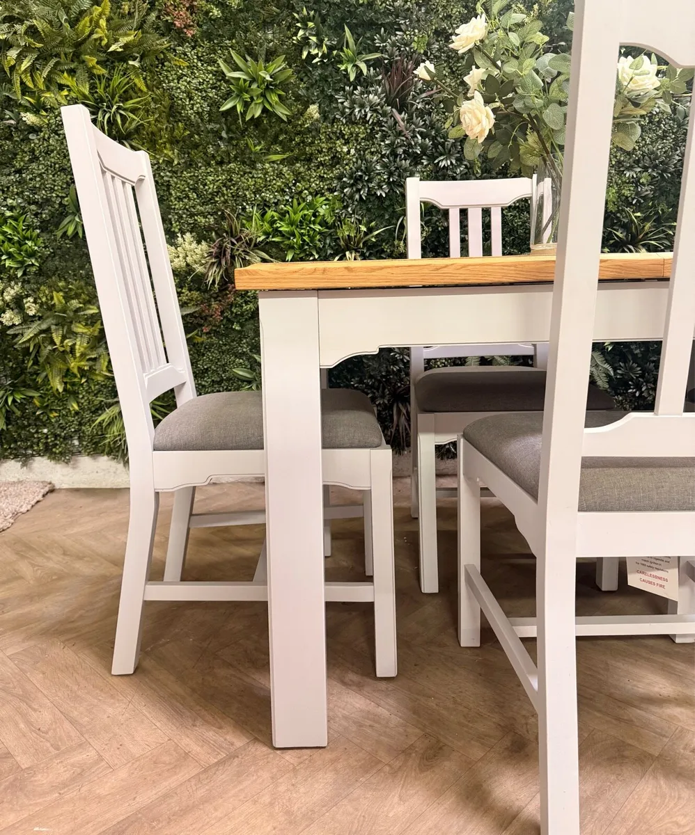Oak kitchen table & 4 chairs - Image 4