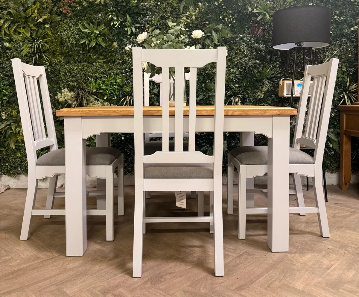 Oak kitchen table & 4 chairs - Image 3