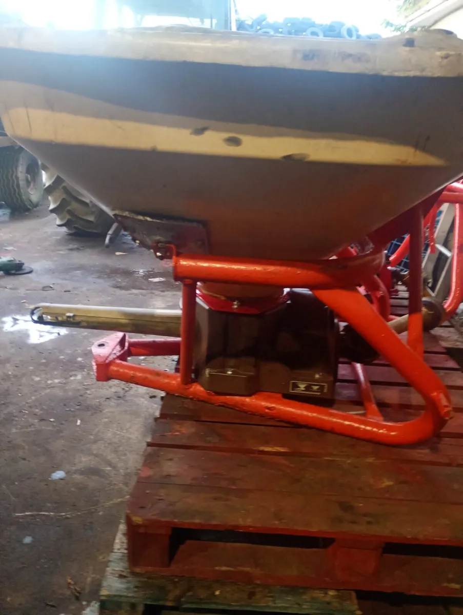 Vicon 402 Fertilizer spreader 10 bag - Image 2