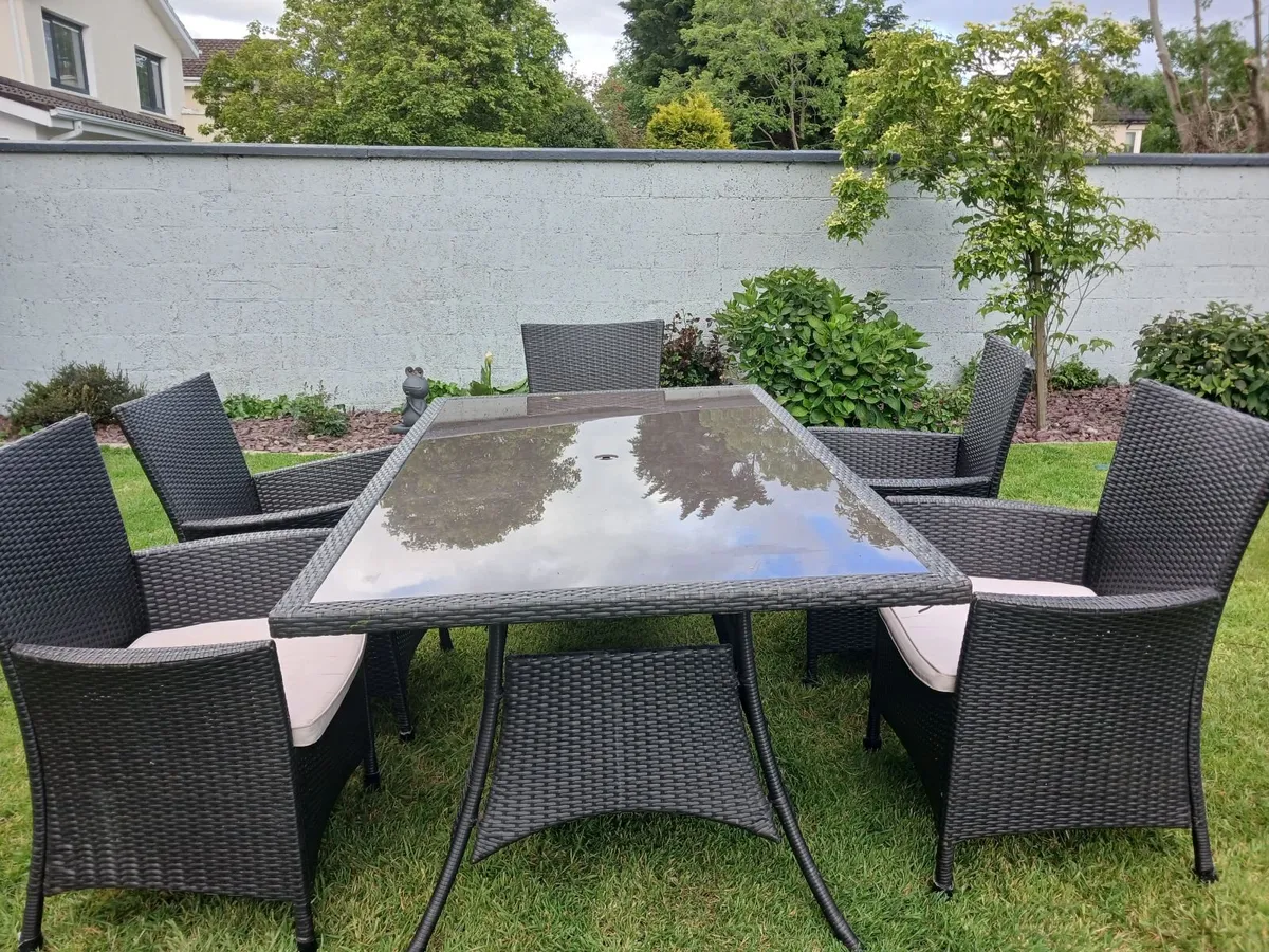 Garden furniture - Image 1