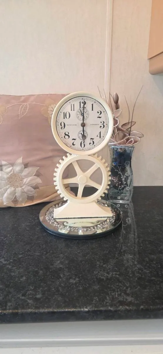 Vintage Industrial Gear Wheel Table Clock Cream Sh - Image 1