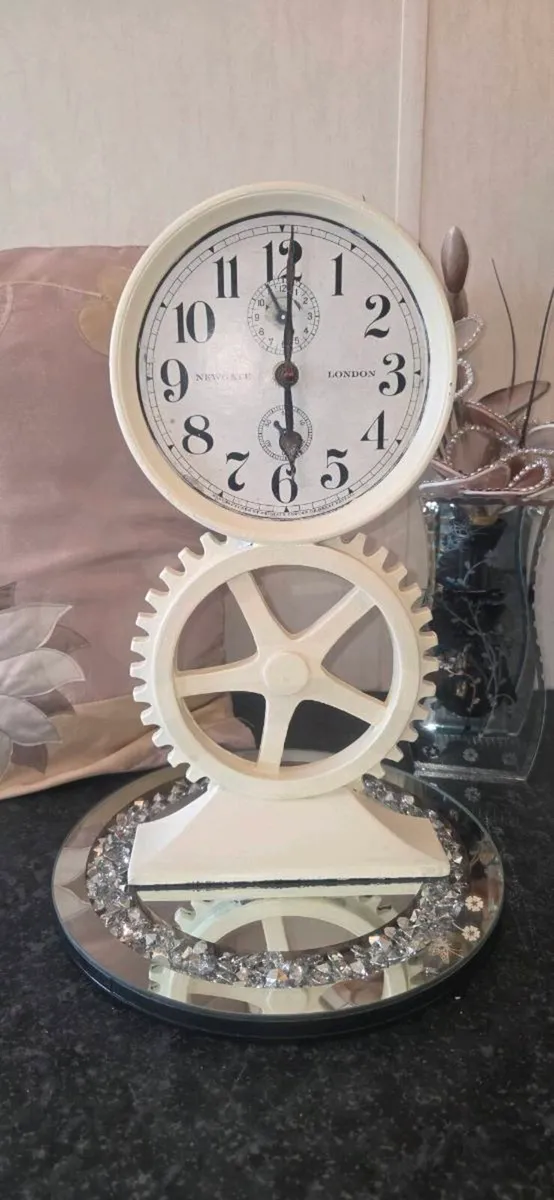 Vintage Industrial Gear Wheel Table Clock Cream Sh - Image 2