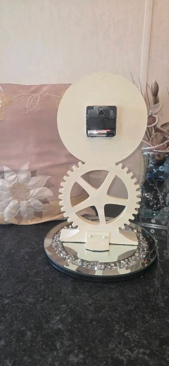 Vintage Industrial Gear Wheel Table Clock Cream Sh - Image 3