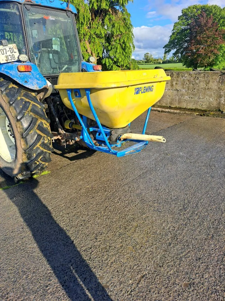 Fertiliser spreader - Image 3