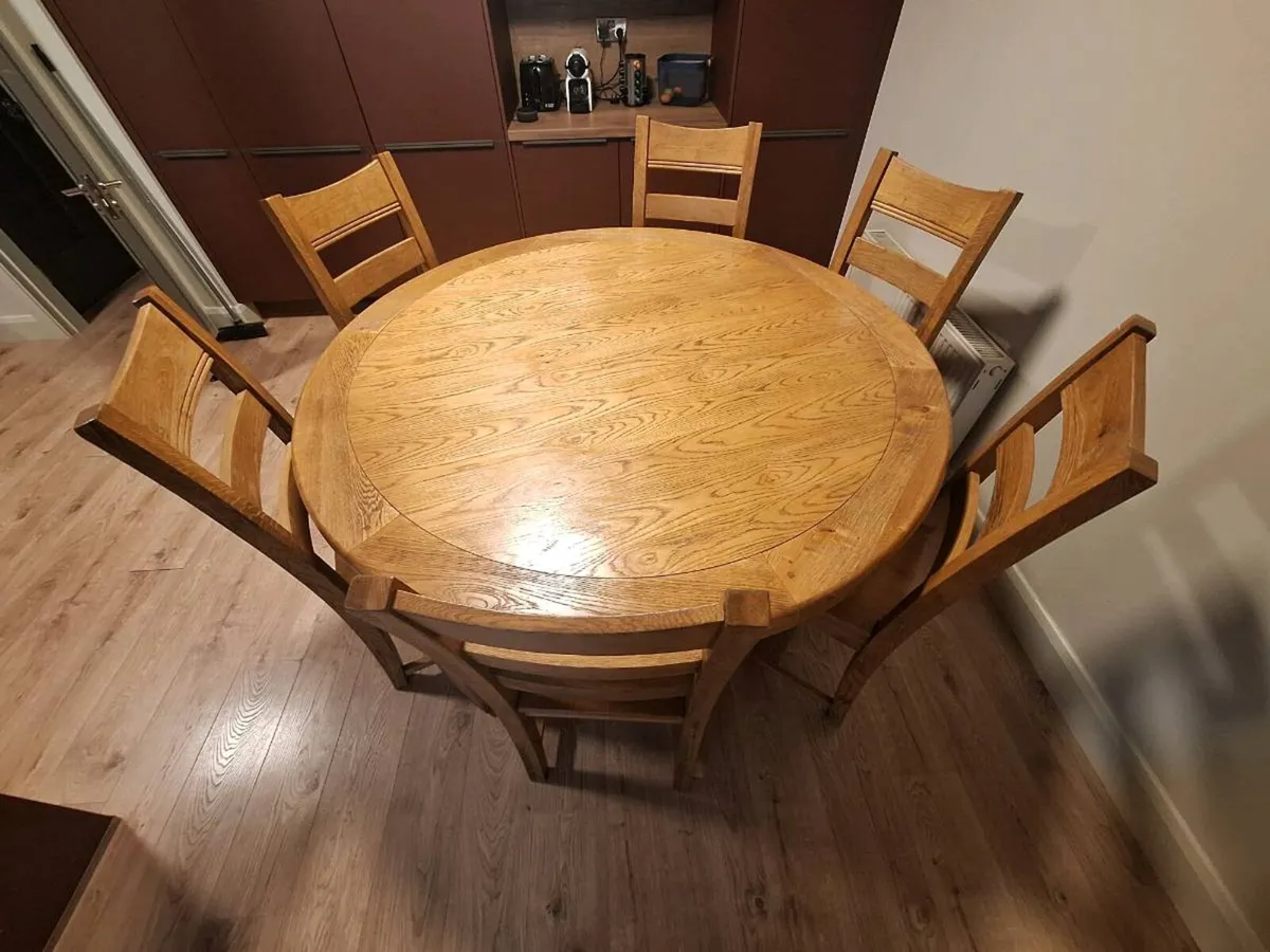 Solid Oak Round Table & 6 Chairs - Image 3