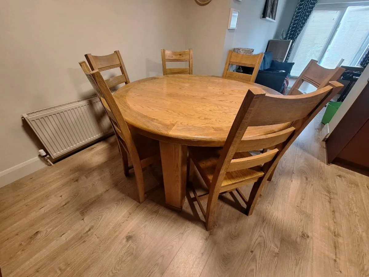 Solid Oak Round Table & 6 Chairs - Image 4