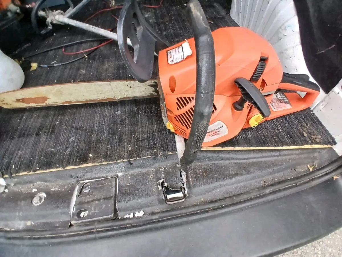 PETROL CHAINSAW - Image 3