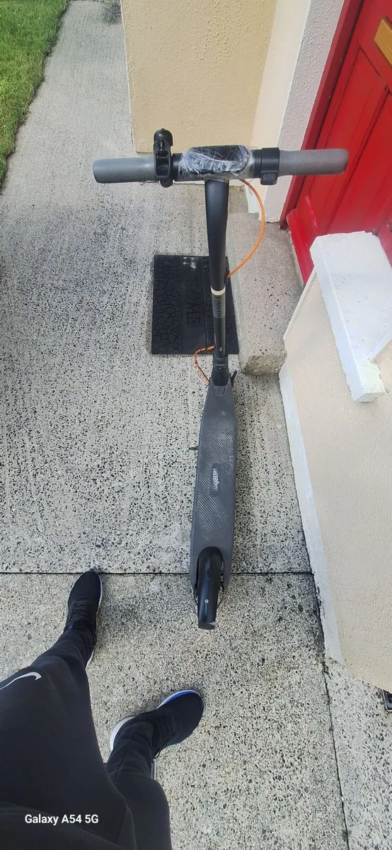 Electric scooter - Image 2