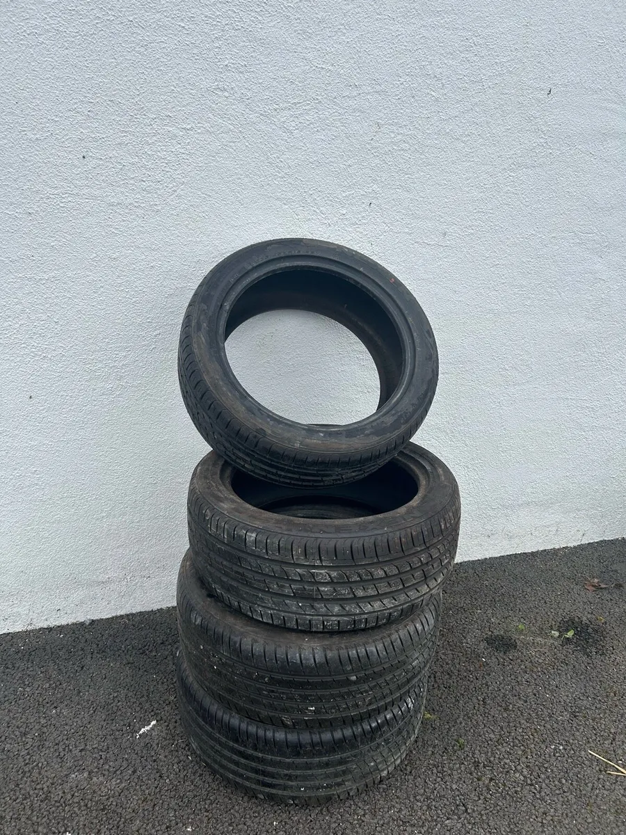 Tyres 235 45 18. - Image 1