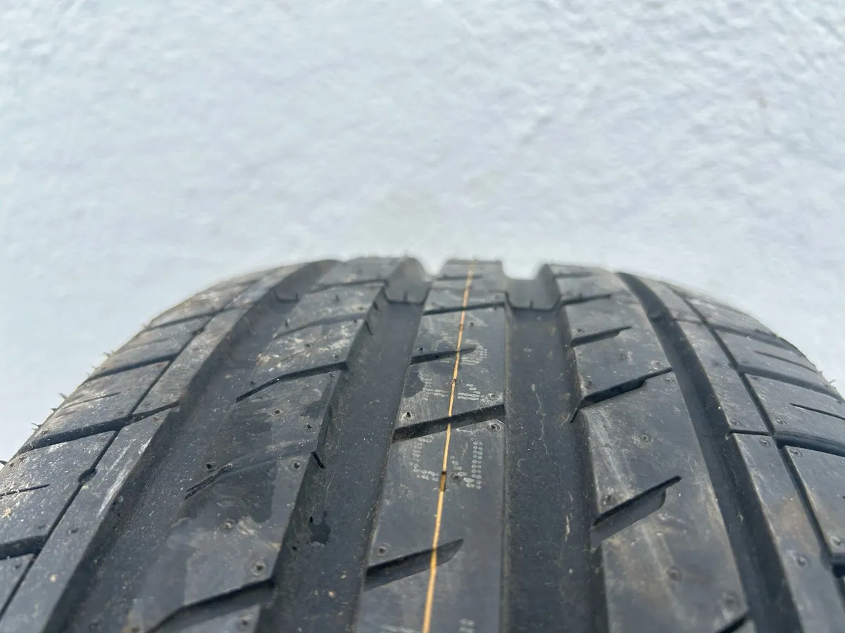 Tyres 235 45 18. - Image 3