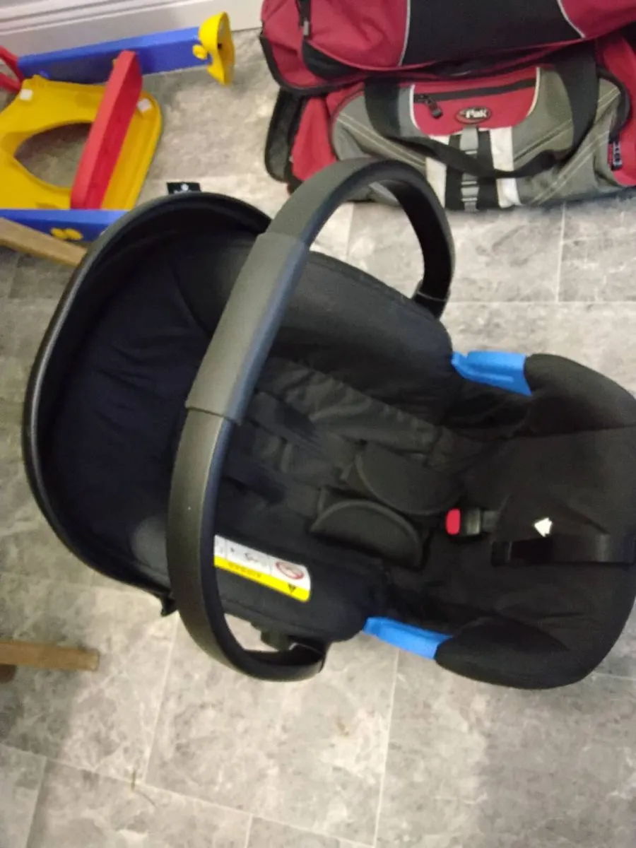 Baby car seat - Image 1