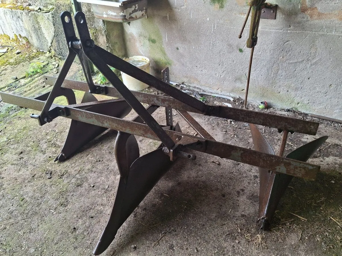 Vintage Plough 3-Row Ferguson / MF Ridger - Image 1