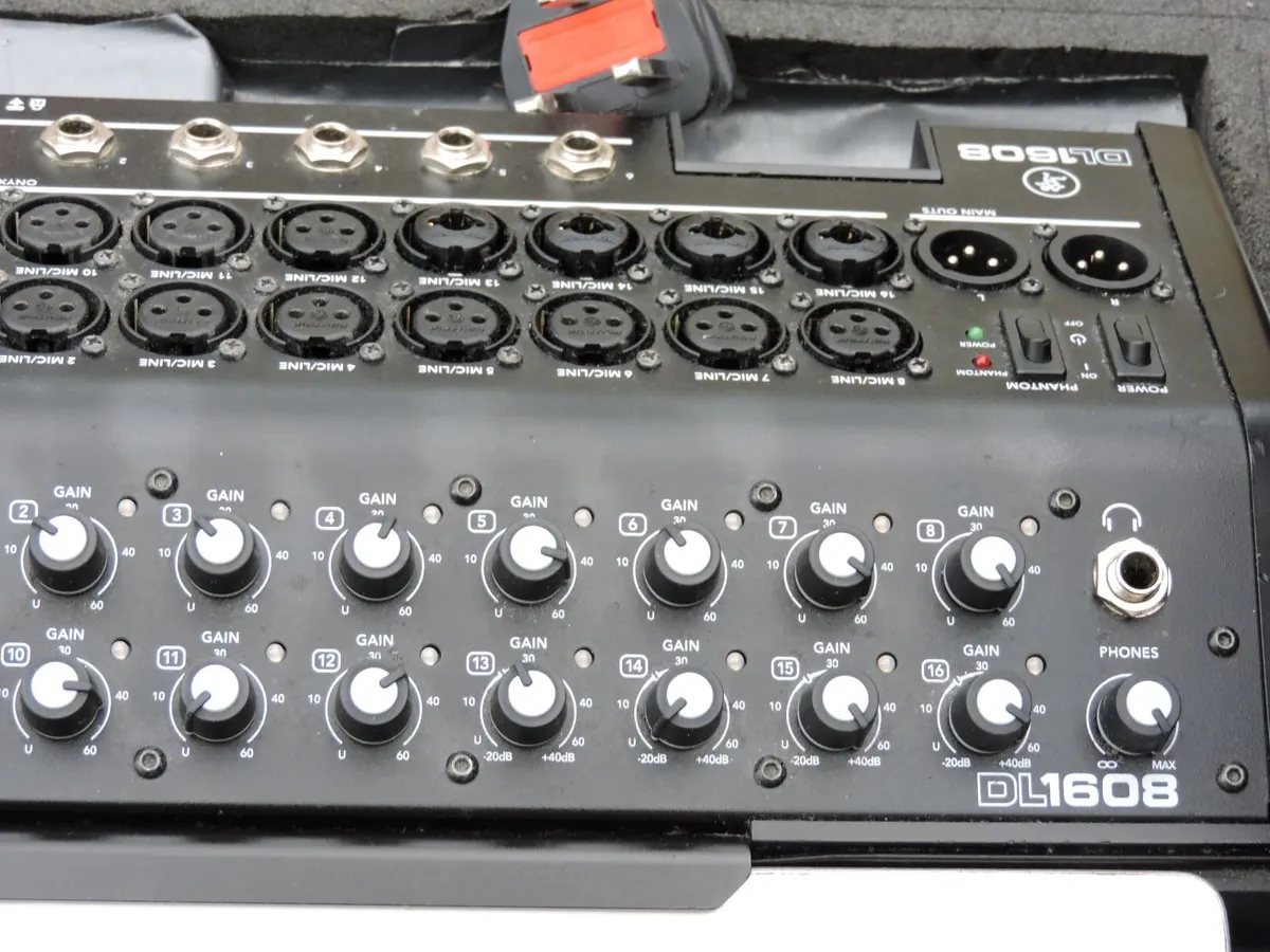 Mackie DL1608 16-Channel Digital Live Sound Mixer - Image 3
