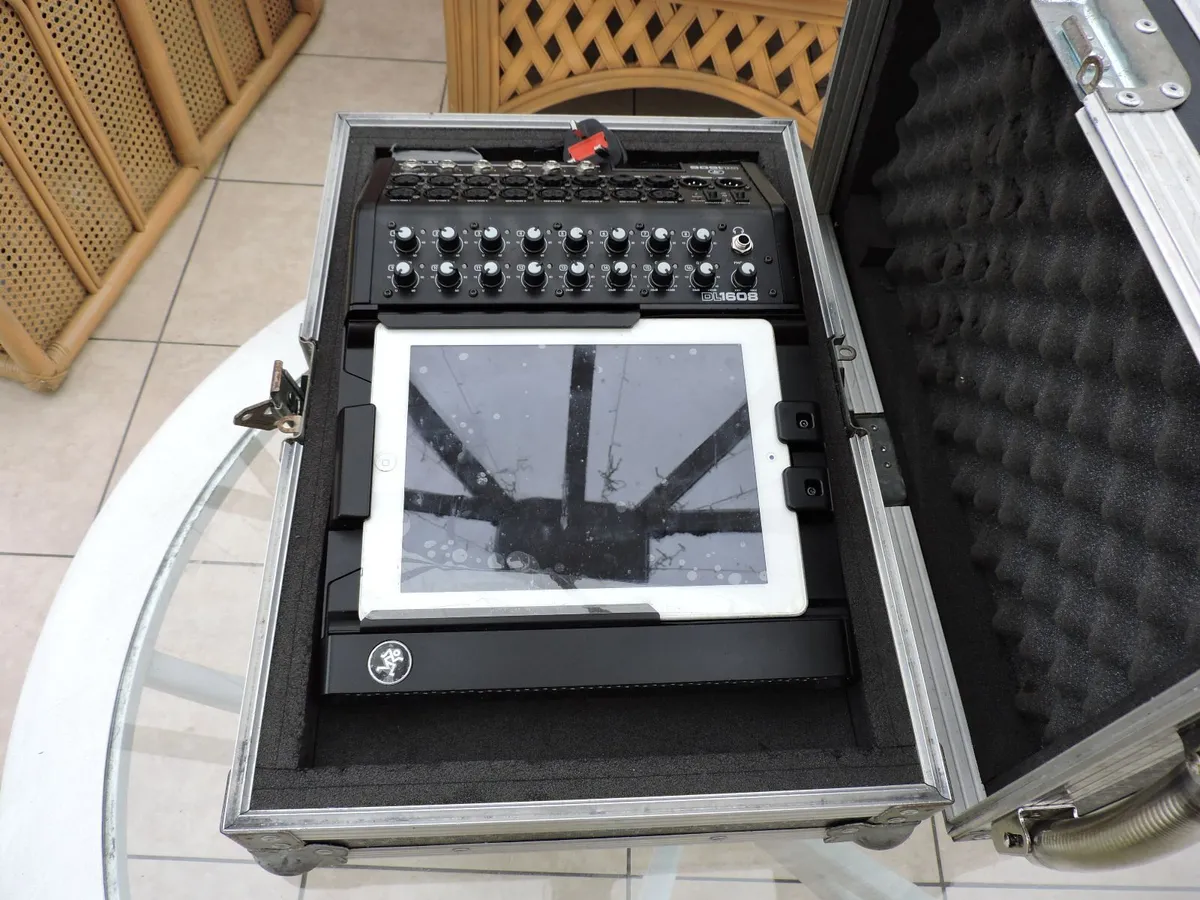 Mackie DL1608 16-Channel Digital Live Sound Mixer - Image 4