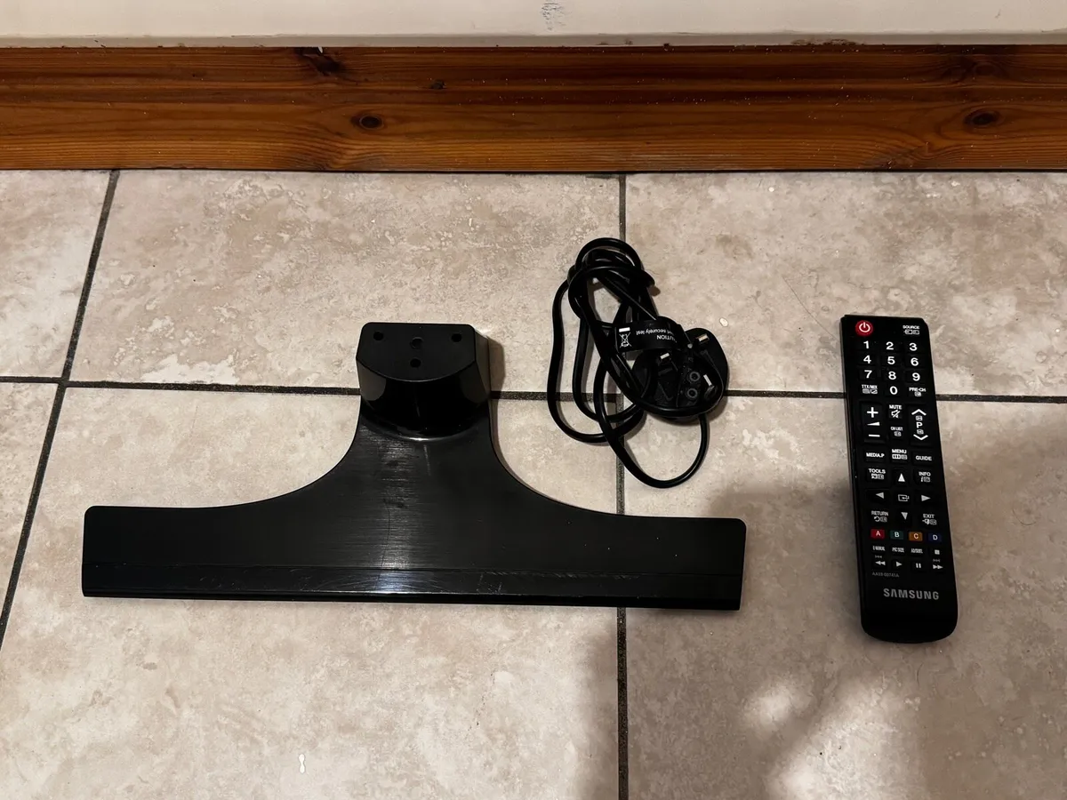 32” Samsung Flat Screen TV - Image 2