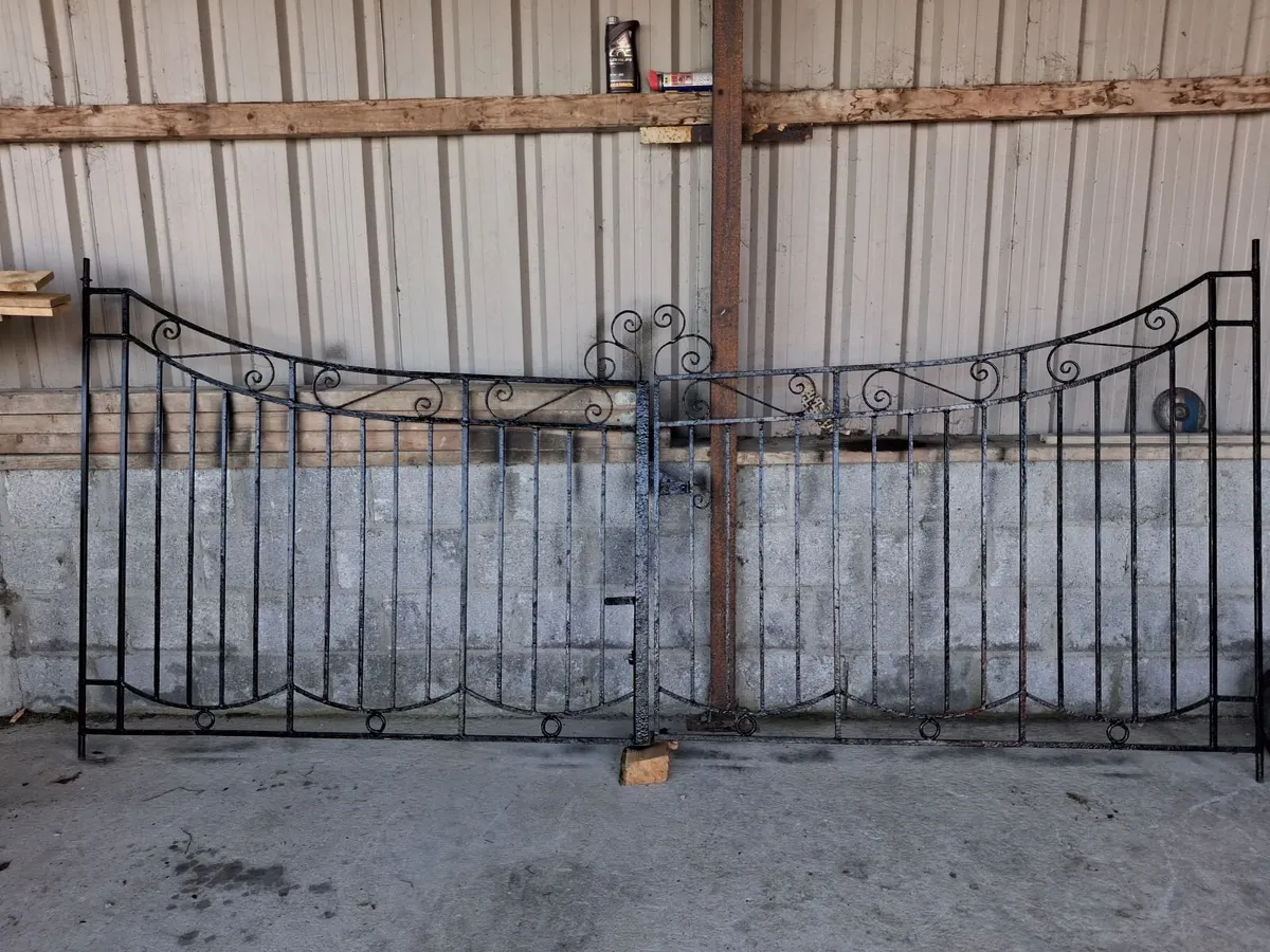 Gates old iron - Image 1