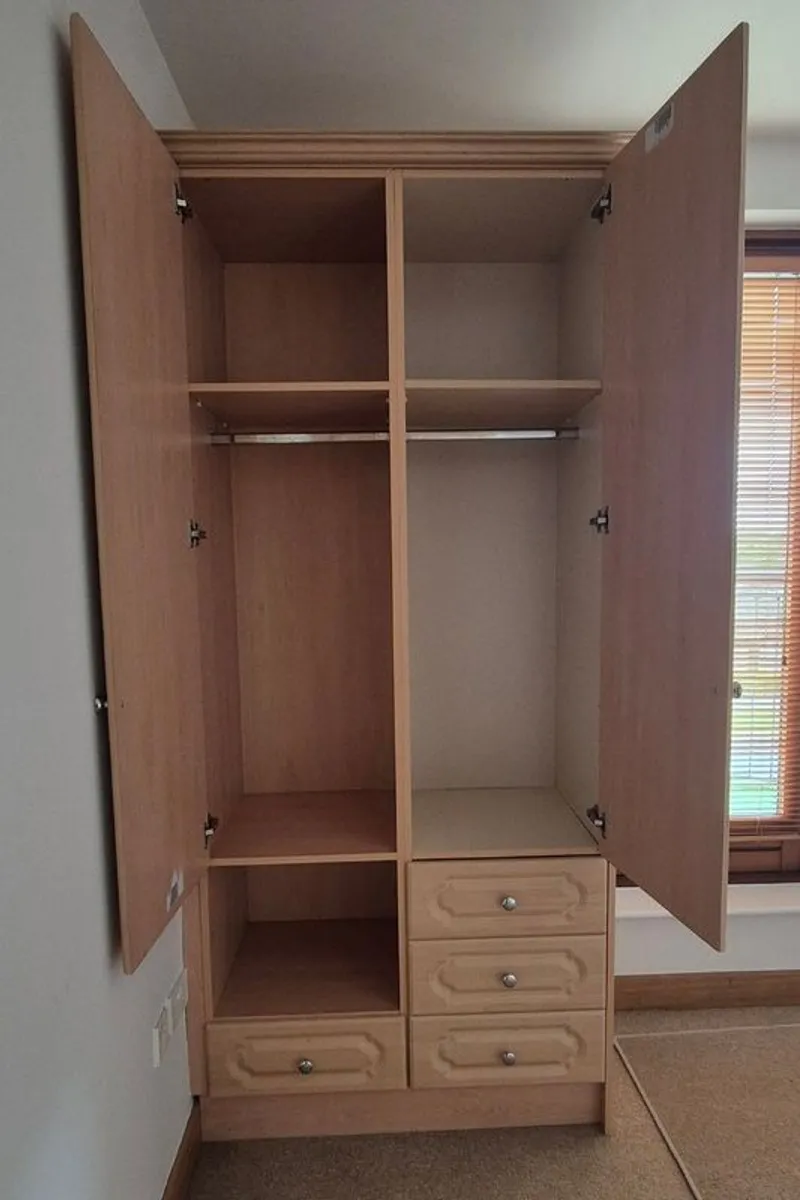 Built-in wardrobe - Image 2