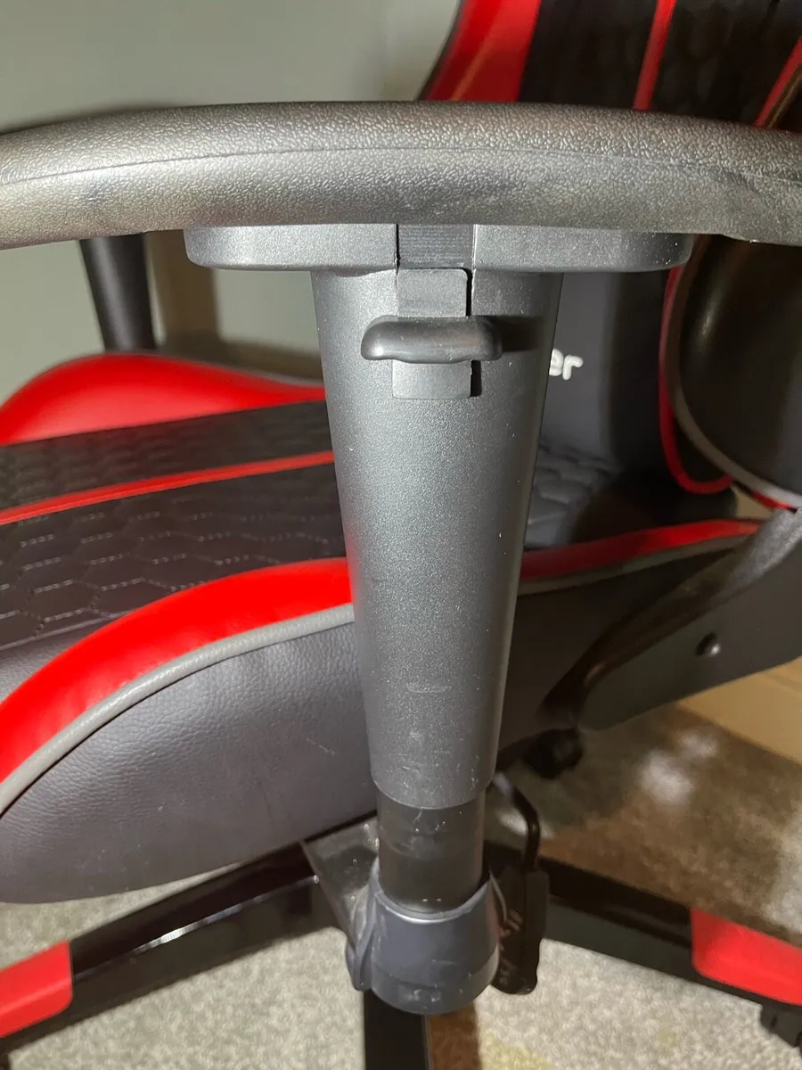 Gaming Chair - Image 4
