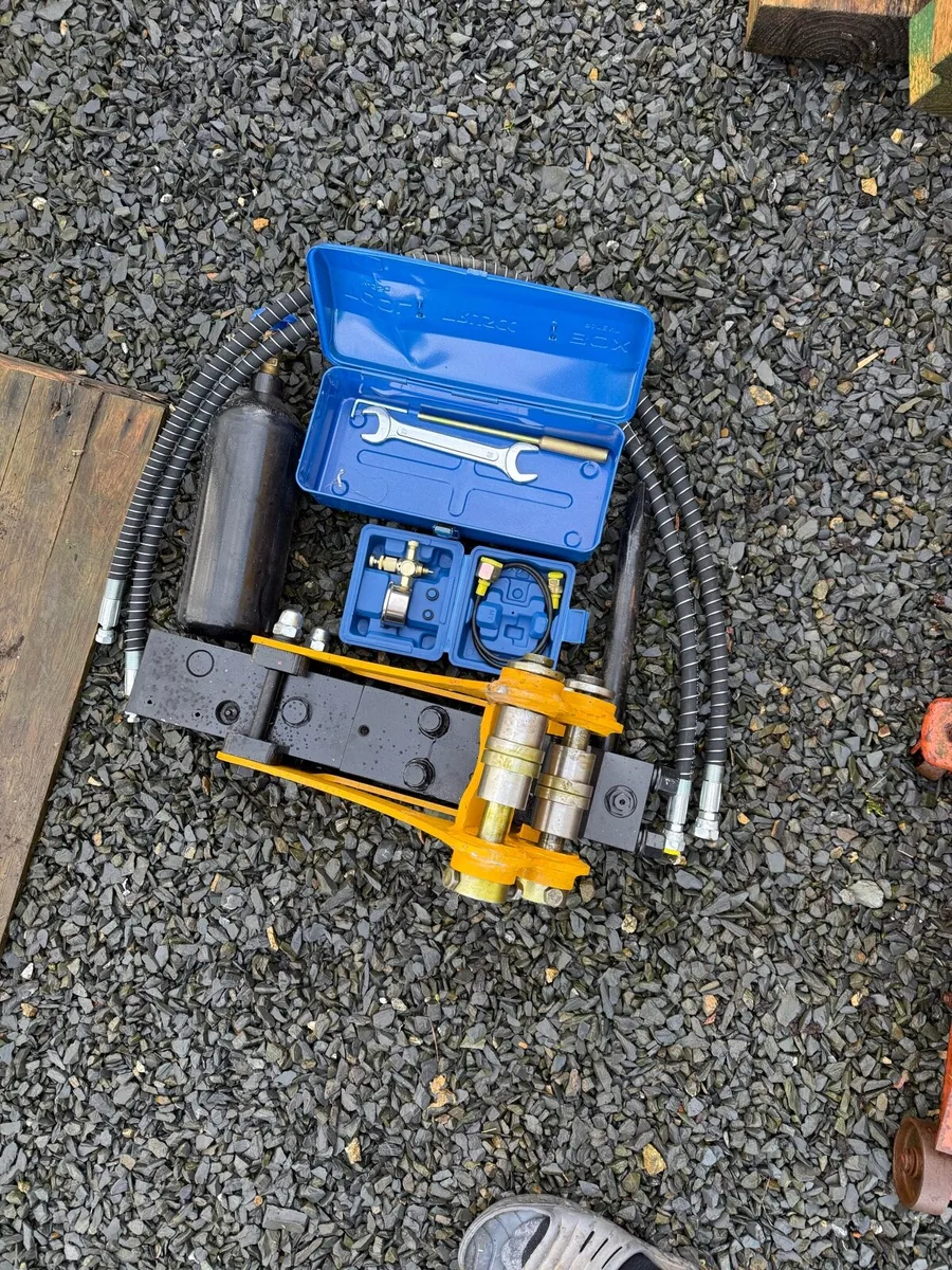 mini digger rock braker - Image 2