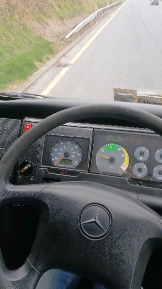 131 Mercedes Turas 33 plus crew seat plus driver - Image 4
