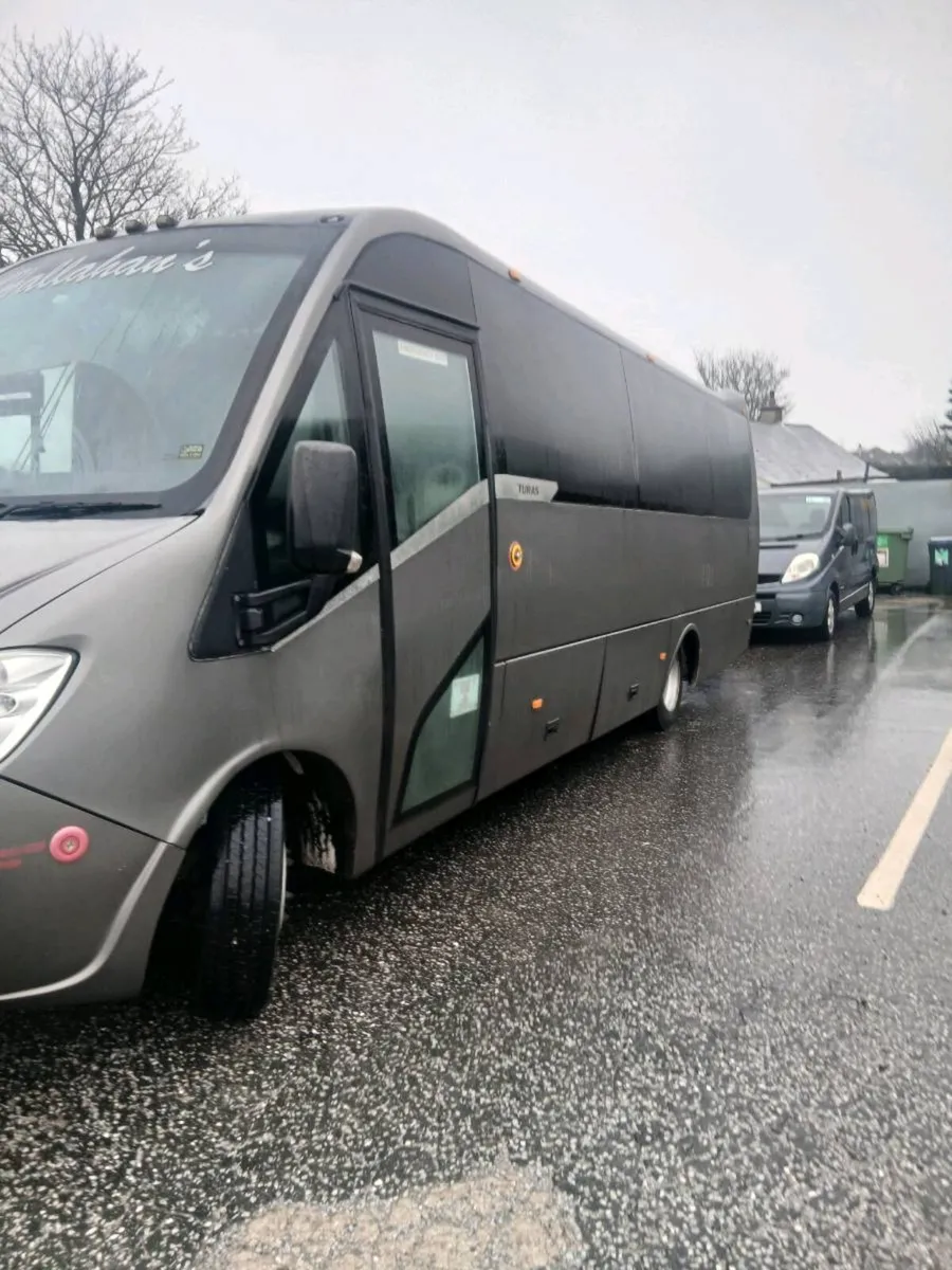 131 Mercedes Turas 33 plus crew seat plus driver - Image 2