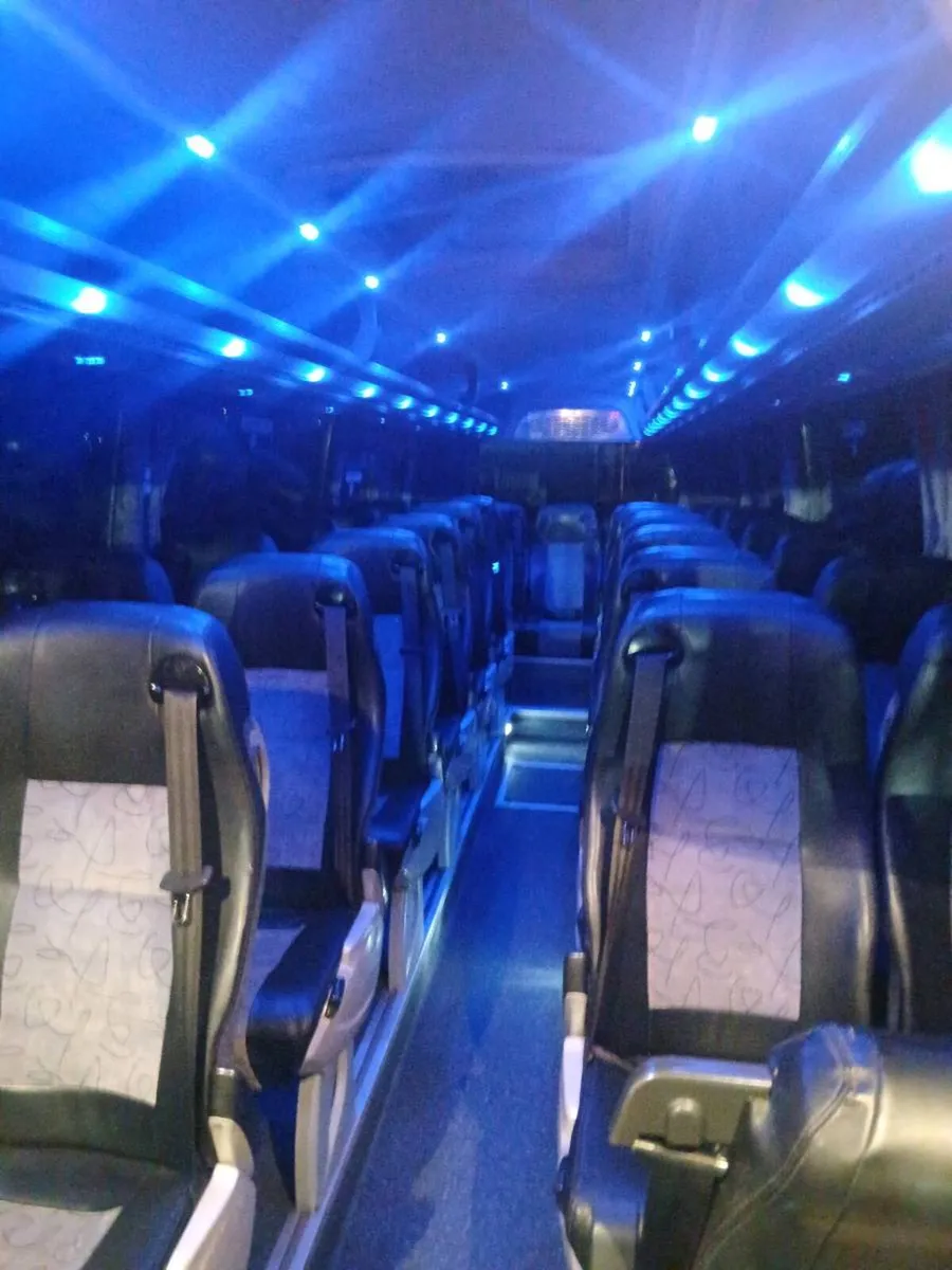 131 Mercedes Turas 33 plus crew seat plus driver - Image 3