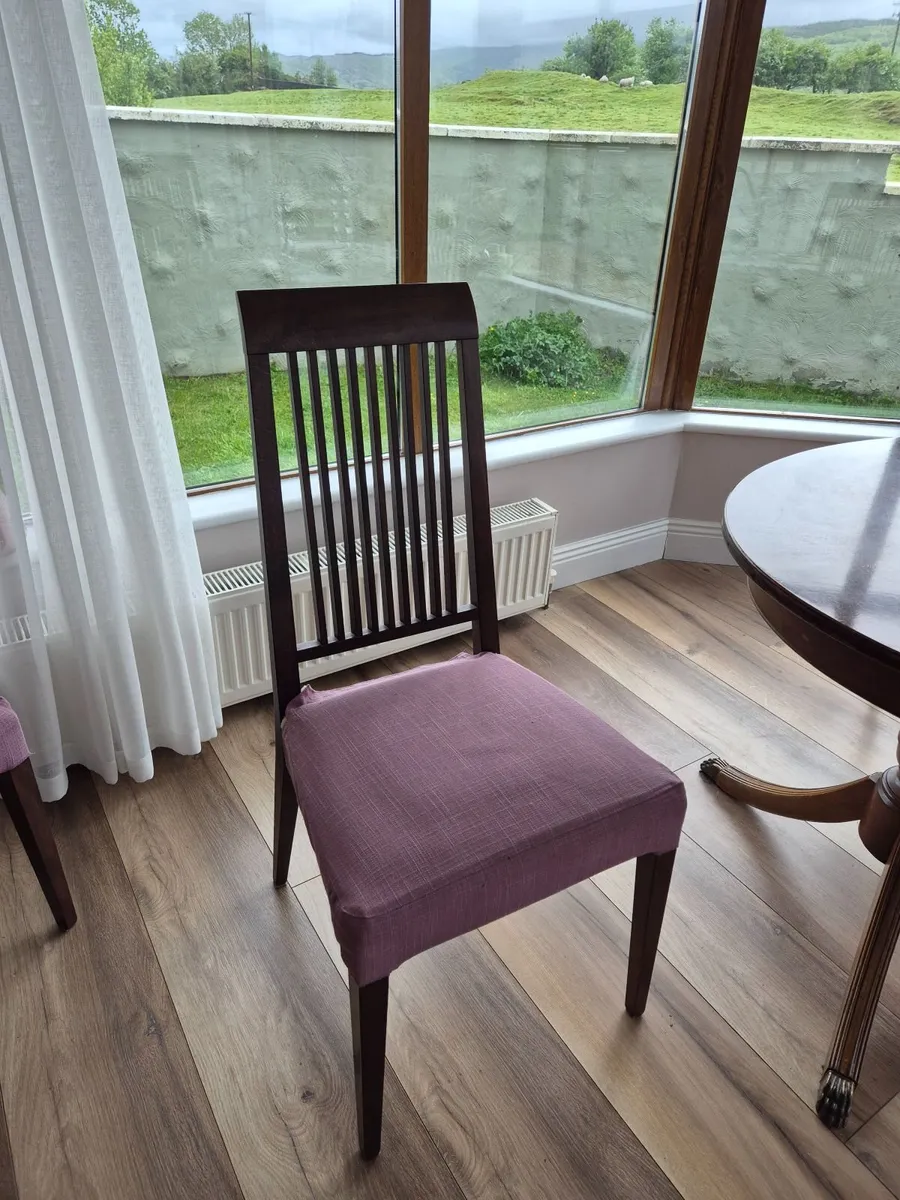 Dining table and 6 chairs - Image 1