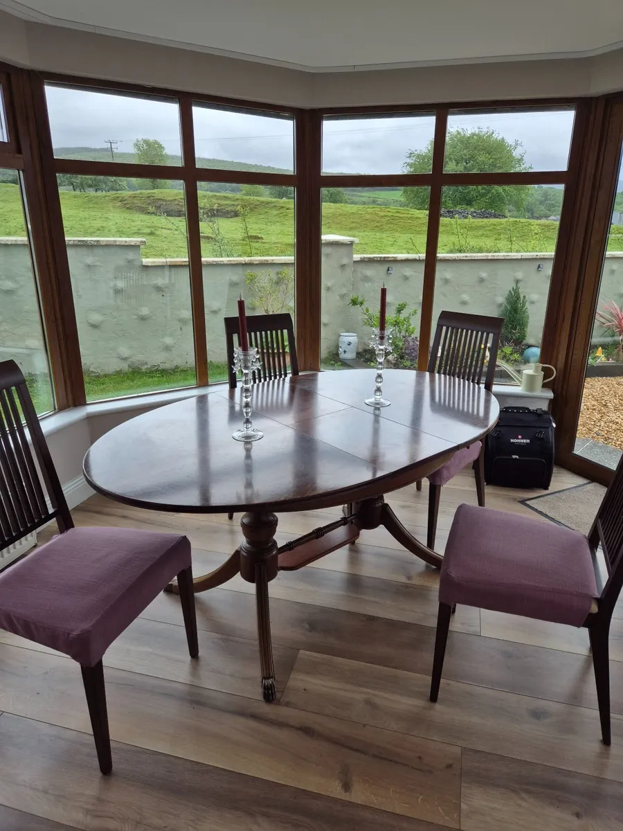 Dining table and 6 chairs - Image 2